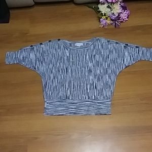 "Fashion ave"designer 3/4 sleeve blk&white sweater